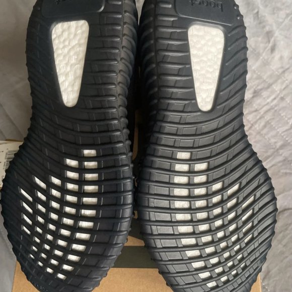 Yeezy Boost 350 V2 “Onyx” main image 4